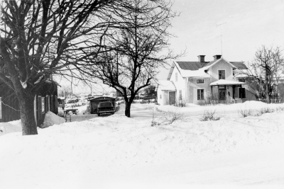 Biby, låg vid Hallbergs snickeri, senare Söders som gjorde radiolådor. Här bodde kronjägare Svensson, barn Ebba och Bruno. Ägare  1969 Ebba Svensson. 