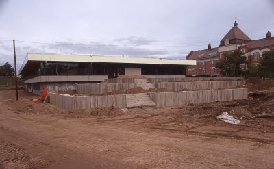 Bygget av biblioteket vid Tullportskolan

090401/KG