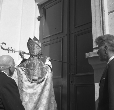 Återinvigning av kyrkan efter reparation

Dok.110623/KG