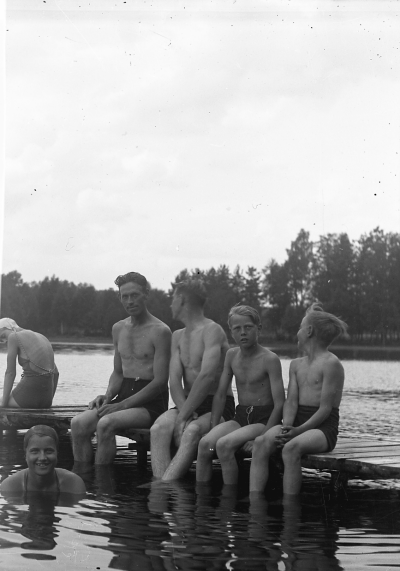 Hällebacka 

Många av bilderna i mappen Hällebacka kan lika gärna vara tagna kring Lidhem Locknevi.