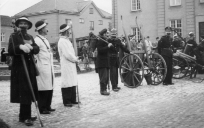 Evy Nicanders dokumentation: Uppställning framför Rådhuset, där brandkåren höll till 1905.