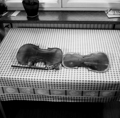 Ernst Bruce fiolbyggare

Dok.110520/KG