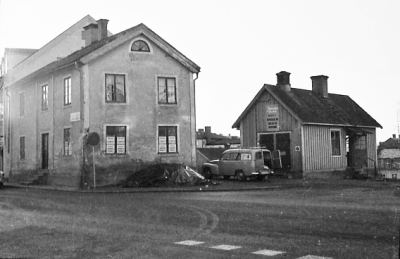 Kareviks Glasmästeri inrymt i Mathias Rosins gård 
Rivs i början av 1970 talet
