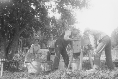 Hällebacka

Många av bilderna i mappen Hällebacka kan lika gärna vara tagna kring Lidhem Locknevi.