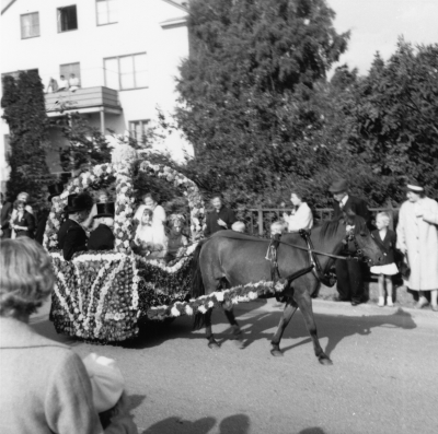Barnens dag firande 
" Blomstervagn "

Dok.100604/KG
