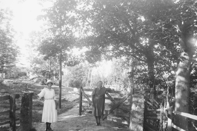 Hällebacka

Många av bilderna i mappen Hällebacka kan lika gärna vara tagna kring Lidhem Locknevi.