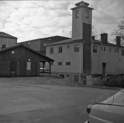 Rönnbärsgatan

Dok.110512/KG

1981 Brandstationens baksida Tempo i bakgrunden, T.v. Jean Berggrens kiosk byggd 1980 Gamla brandstation i mitten City-köket till vänster I bakgrunden Tempo varuhus 1981. T.E.