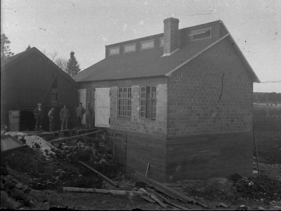 Nordiska Fanérfabriken, Vimmerby
Är med största säkerhet istället Tejles bilverkstad vid Västra tullen på 1920-talet. Garaget byggdes ut i flera omgångar mellan 1920-1950-talet och inrymmer idag (2024) Motorsport



