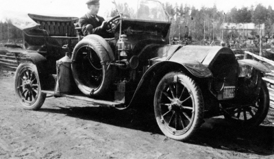[---] Daimler har tillhört Carl Cederström  Körde i trafik i Vimmerby och Eksjö 1910.        