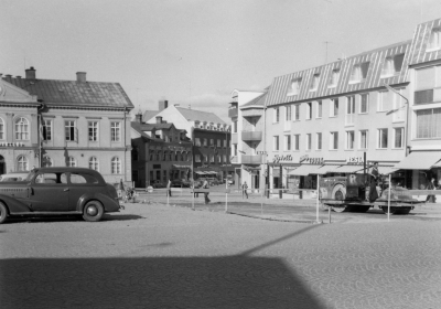 Stensättning av torget

Dok.100525/KG
