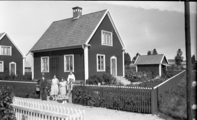 Ivar Sandbergs villa
jmfr vklba 5066-5069. Två olika villor som ser likadan ut

Dok.070711/RS