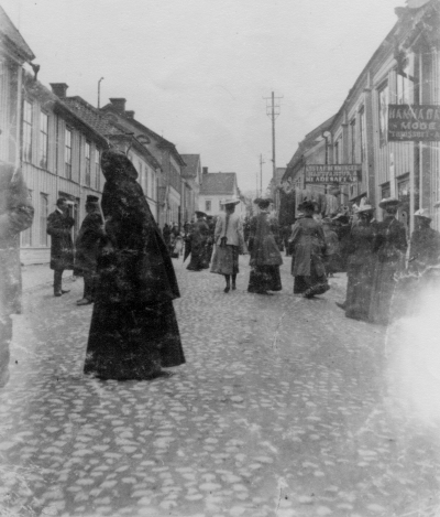 Storgatan.   T.E.
