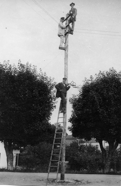 Överst i stolpen Jakob Åberg som var anställd hos Hilding Jansson som då var  Stadsmontör, därefter Karl Johan Beijer extrapolis och Hilding Jansson Stadsmontör.  