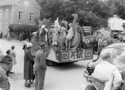 Barnens dag firande
- drake -

Dok.100525/KG