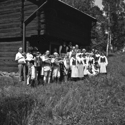 Folkdans

Dok.110526/KG