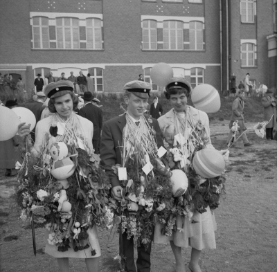 Skola
- studenter -

Dok.110331/KG