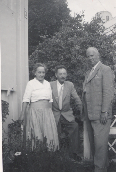 Olga, Erik, John Janzon
Aug 1954

Dok.090701/SJ