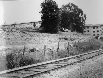 "Blivande nämndhusområdet sett från järnvägen 1974." Thorvald Eriksson 