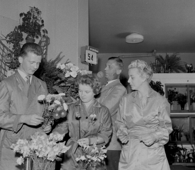 Lindeborgs blomsteraffär
Från vänster: 1. Rolf Lindeborg 2. ? 3. Erik Lindeborg 4. ?

Dok.111020/KG