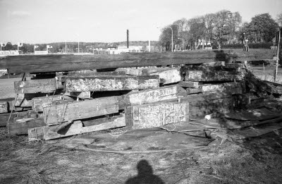 Gamla Koppargården
Rivning efter brand 
Brädor med väggmålning