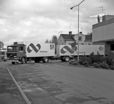 Rönnbärsgatan

Dok.110512/KG

Domus lastkaj 1981 Huset i bakgrunden Torsborg och biblioteket Sedd från Rönnbärsgatan. T.E.