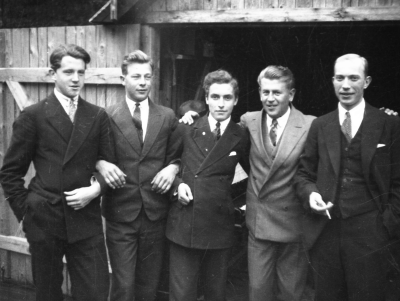 Ingemar Fahlström, 
Gösta Karlsson ,Sågverksägare Frödinge.
Erik Holm Bagare.
Dan Johansson Frisör
