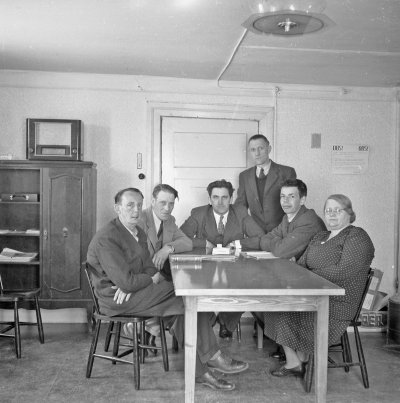 ABF styrelse 

Från vänster: 1. Gillis Lundberg 2. Gillis Gustavsson 3. Anders Blad 4. Thorvald Eriksson 5. Torsten Gustavsson 6. Agda Kempe 

Dok.111020/KG