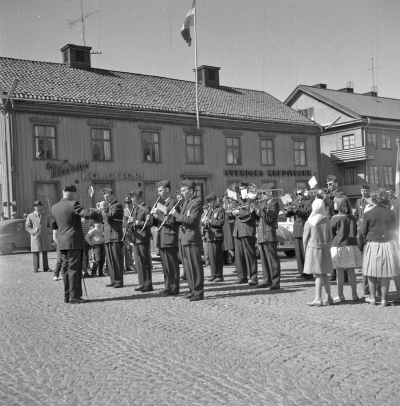 Första maj Fanjunkare Rundgren

Dok.110531/KG