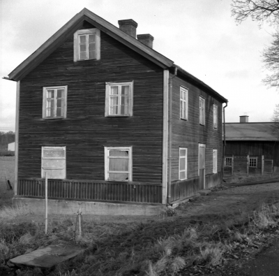 Nygård vid Åbrovägen revs januari 1975   

Dok.110412/KG

