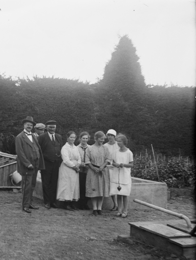 Hällebacka 

Många av bilderna i mappen Hällebacka kan lika gärna vara tagna kring Lidhem Locknevi.