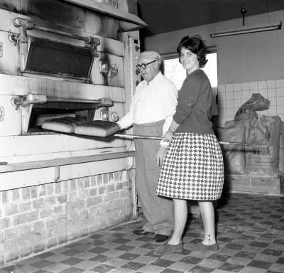 Cederfelts bageri
Fritjof Cederfeldt, Margareta DeFlon

Dok.110617/KG