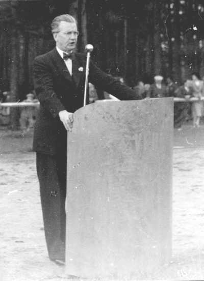 Vimarvallen i Vimmerby Folksöndag Stor festivital 6 juni 1948. Rugby   Lars W. I. Lindén Kommunalborgmästare.   