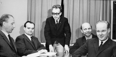 Från vänster. 1. Helge Karlsson, verkmästare. 2. Tengvall 3. Evert Holmstrand, rektor 4. Arne Claesson anställd på Ima 5. Gösta Sandström.      