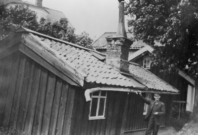 Stolpes stuga med Oscar nu i Gästgivarehagen, flyttades 1951. 