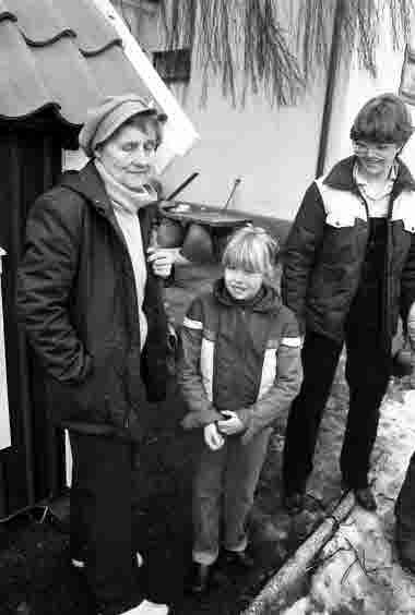 Sagobyn börjar byggas
Astrid Lindgren, Lovisa  Jalminger, Els-Marie Jalminger