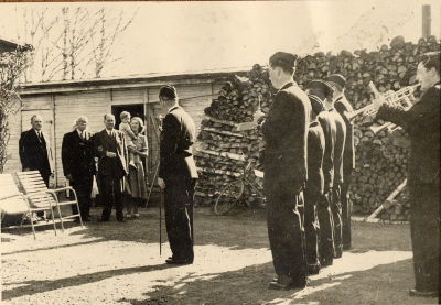1 Kopparslagarmästare Oskar Wenström, 2 sonen Wilhelm Wenström, 3 Wilhelms Sonhustru Ingrid född Dunér, 4 Anders Wenström, 5 Musikfanjunkare Ernst Rundgren, 6 Karl-Henrik Hansson, 7 Per-Inge Stenberg, 8 Folke Gustafsson