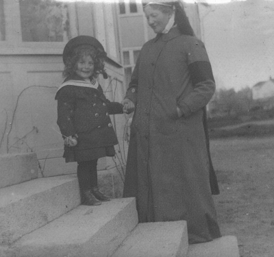 Greta Gröndahl och Adjutant Ohlsson från Stockholm.       
