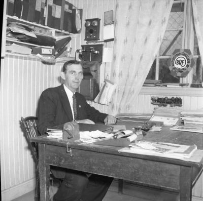 Oskar Leander, Gummireparatör