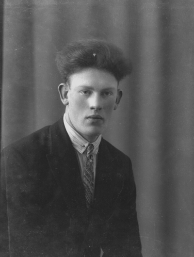 Jon Svensson
Skillingarum



Dok.080422/RS