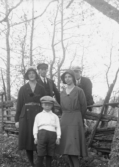 Hällebacka 

Många av bilderna i mappen Hällebacka kan lika gärna vara tagna kring Lidhem Locknevi.