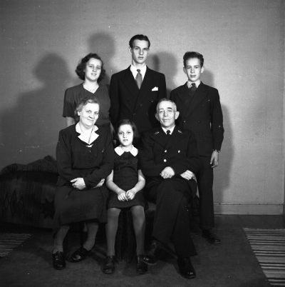 Karl Svensson med familj

Dok.111102/KG