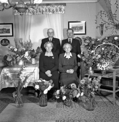 Karl Johansson med familj
Lindängsgatan 9

Dok.110620/KG