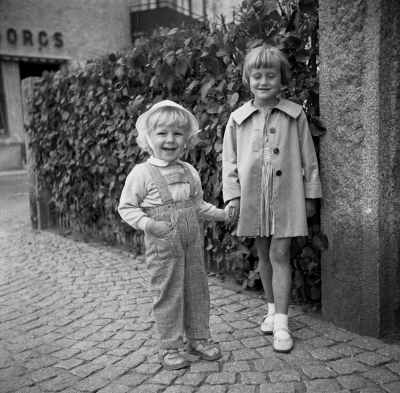 " Våra ungar "

Dok.111103/KG