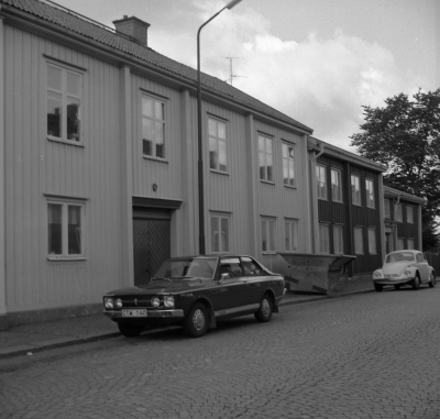 Storgatan 18. 
Till höger Tenngjutaregården där bl.a. Gudmund Östling hade verkstad och bostad.  T.E.

Dok.110414/KG

