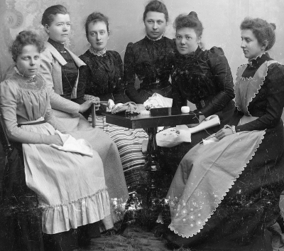 Från vänster   Ingeborg Forsell,  Anna Kulin,  Sophie Dursie,  Hedvig Forssell,  Eva Broms och  [---] Frösberg.    
