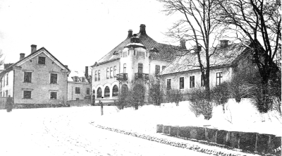 Storgatan vid sekelskiftet före 1909 då ombyggdes rektorsgården med frontespis.   T.E.