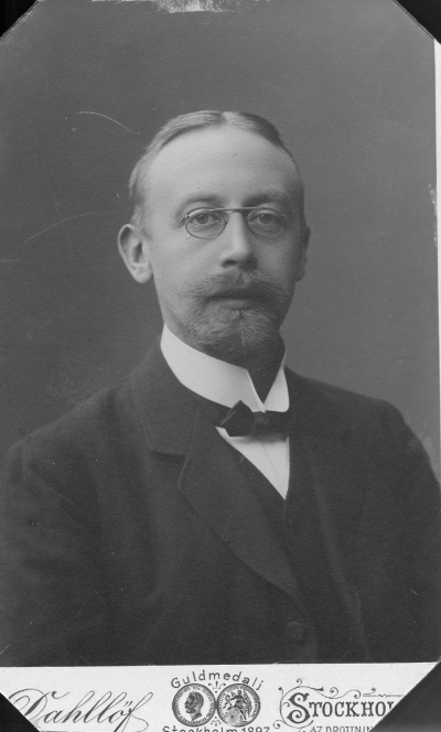 Borgmästare Otto Ossian Wahlberg, Wimmerby f. 18/1 1875, d. 1913. Bilden tagen efter behandling i Stockholm för näsblödning ? sommaren 1911.