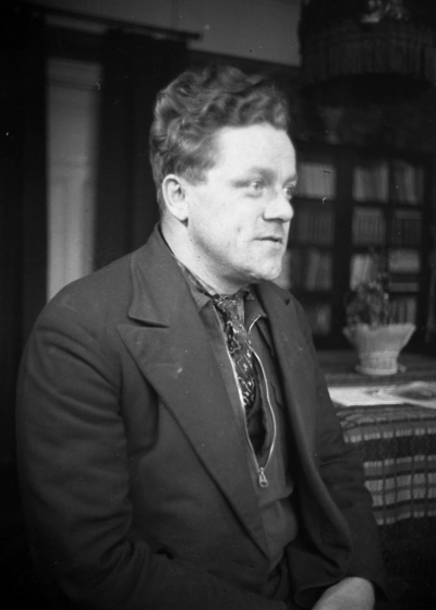 Folke Haller träskulptör