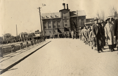 1 Majtåg till Folkets Park, den stora byggnaden Pripps bryggeri.