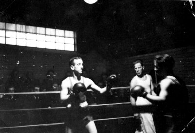 "Biggan" Persson, Oskarshamn. Ringdomare Artur Blixt, Linköping, Skyttehagen 1940-talet.